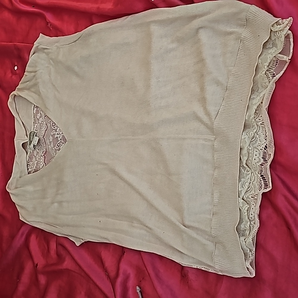 One only one time, sleeveless light pink sweater with pattern of flowers